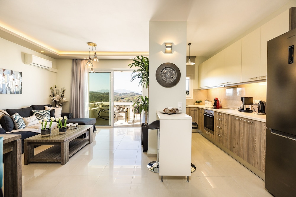 Three Moirai Villa With 2 Heated Pools