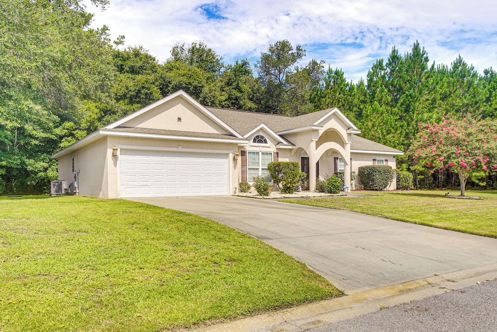 14 Mi to Jekyll Island: Luxe Brunswick Home view 5