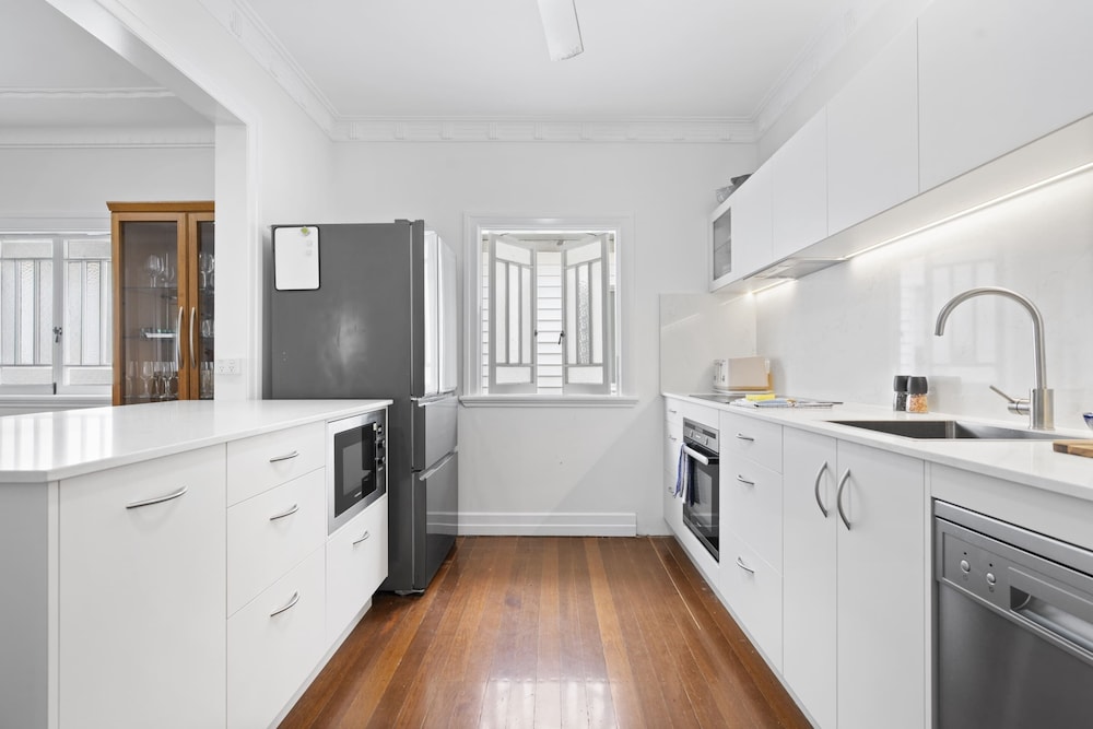 Spacious Family Home With Garden in Quiet Suburb