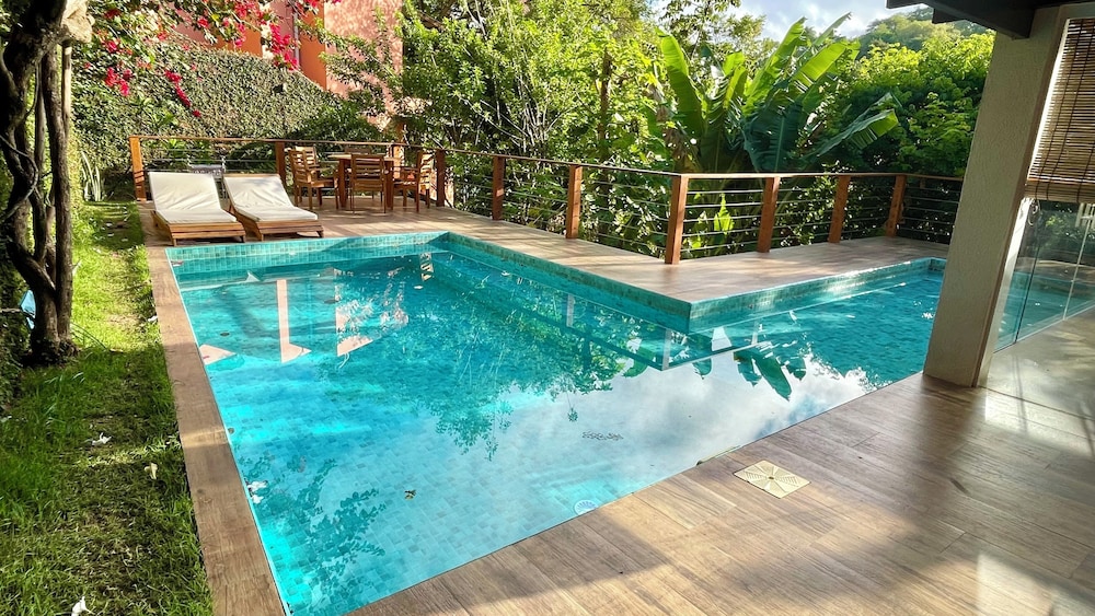 Casa c/ Piscina Privativa, 3 Suítes Sala integrada