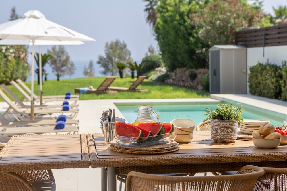 Protaras Beachfront Villa Pietra