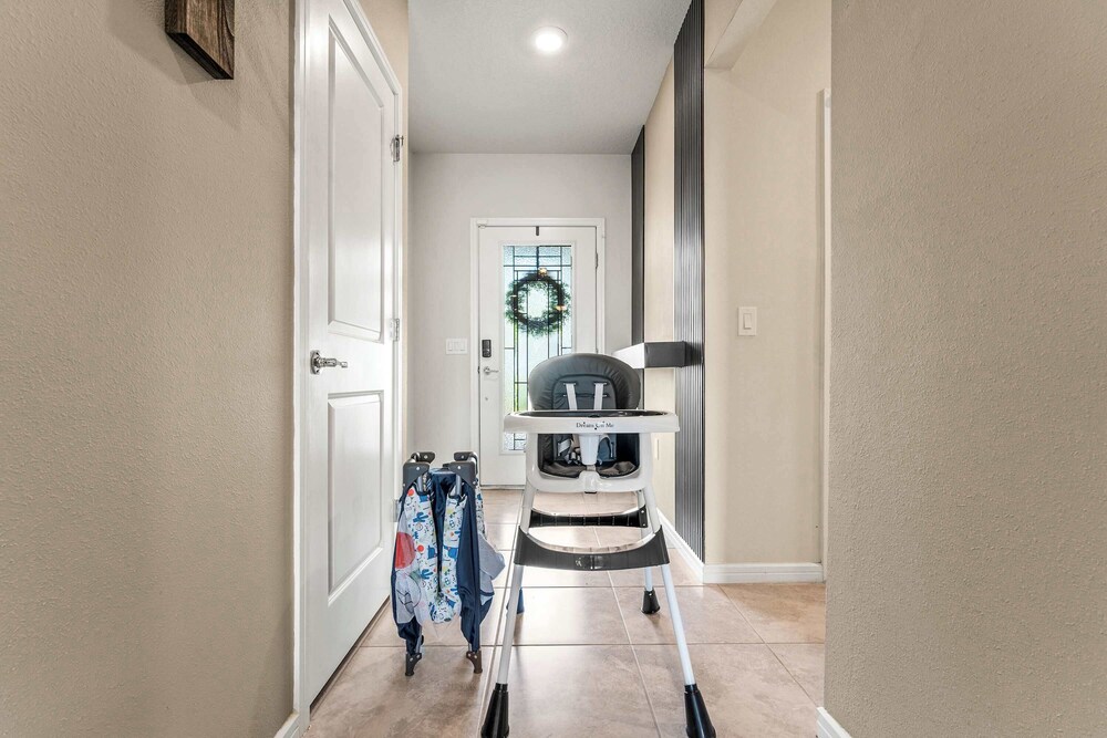 Happy Daze Home for 8 - Image 2