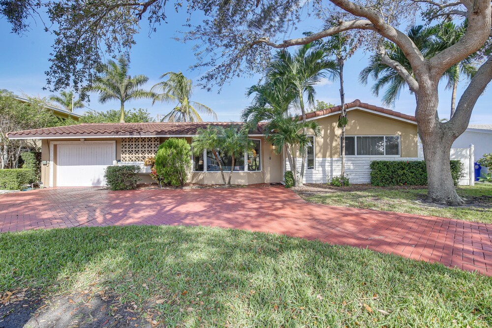 Lighthouse Point Home w/ Patio - 3 Mi to Beach! in Pompano Beach, US