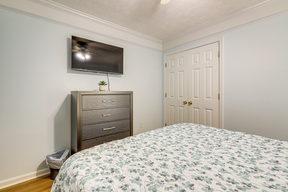 7 Mi to Dtwn Covington: Bright Home w/ Deck & Yard