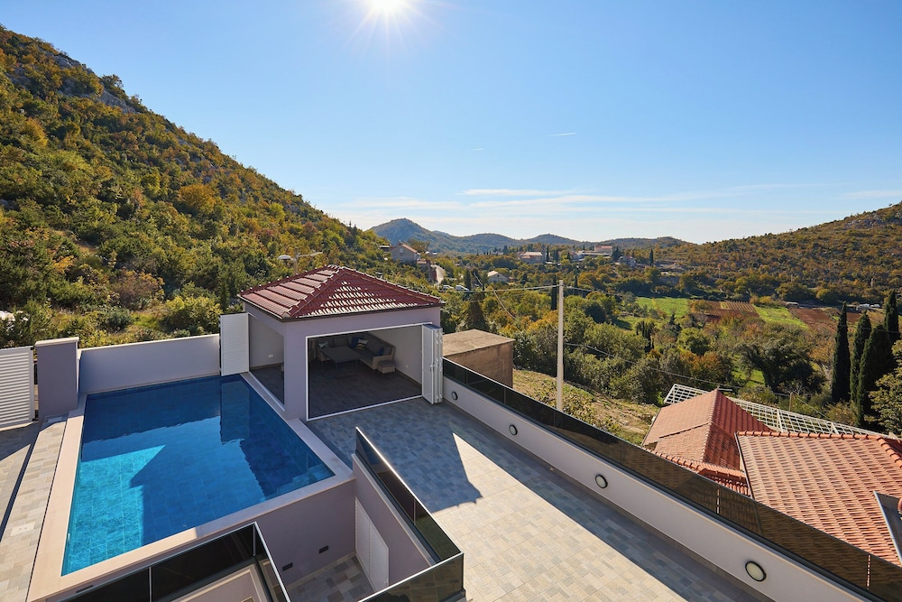Hedera Estate, Villa Hedera XVI