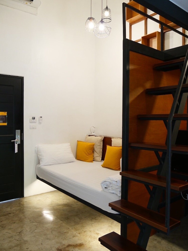 Book a Bed Poshtel - Hostel