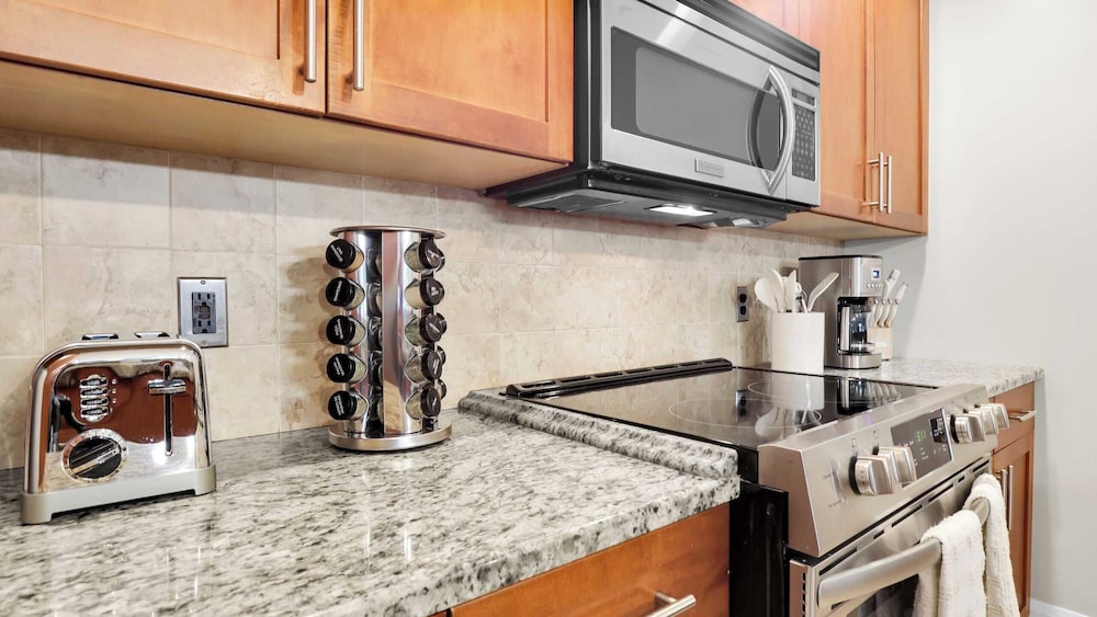 2 Suites Walkable Historic District Location The Juliette by Avantstay