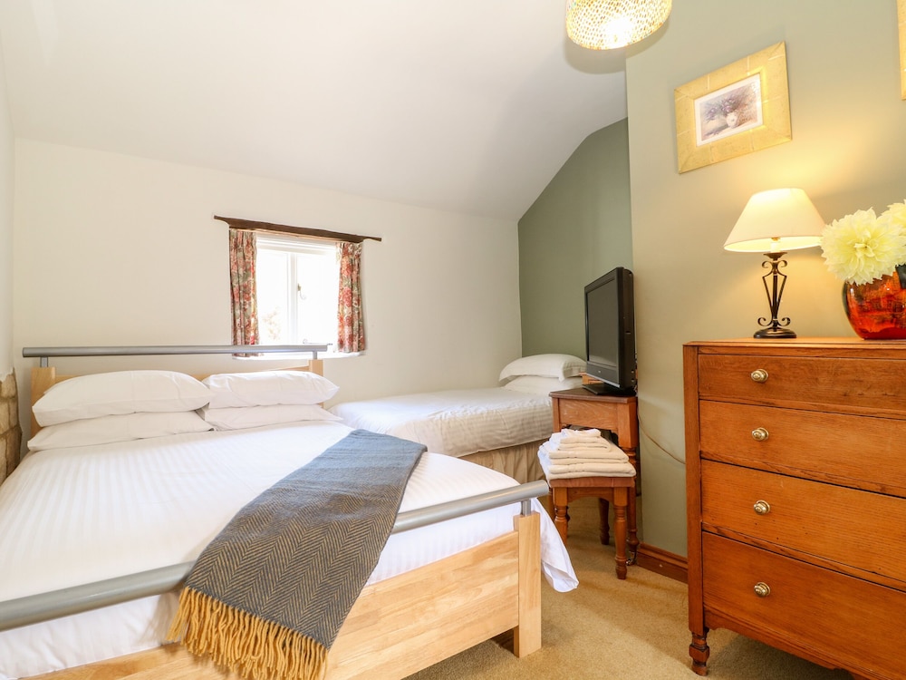 Elmhurst Cottage view 3