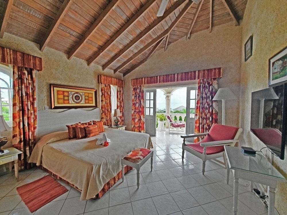 Sea Symphony Barbados - 6 B R Beachfront Villa w Staff