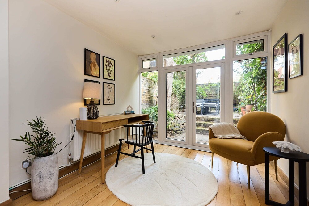Kensington Garden Flat with Office