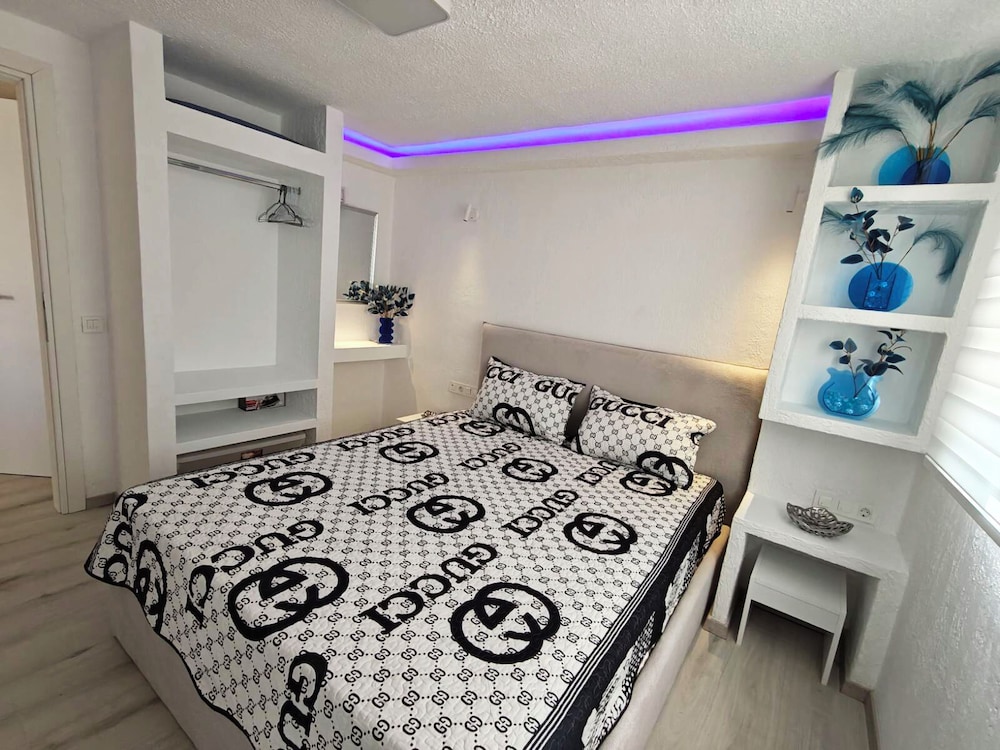 Luna Luxury Apartment in Polychrono