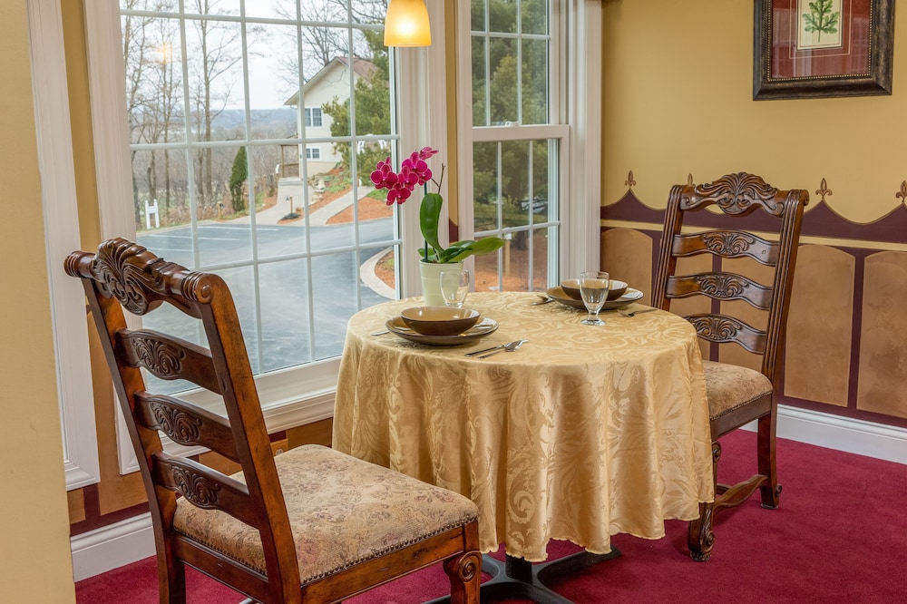 Goldmoor Inn