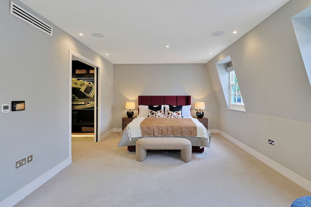 Luxe Home With Cinema Room - South Kensington