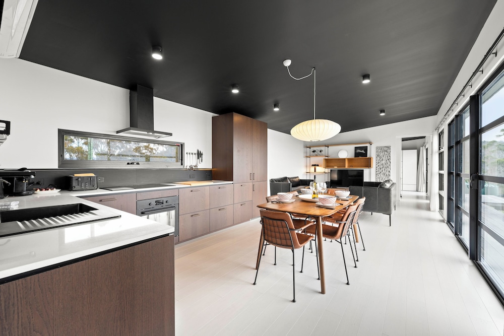 The Outlook on Mount Louis – 1 Bedroom