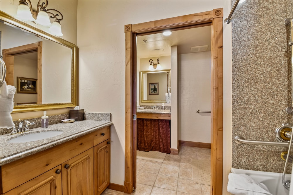 Villa 2057 1 Bed 1 Bath Full Kitchen 1 Bedroom Villa