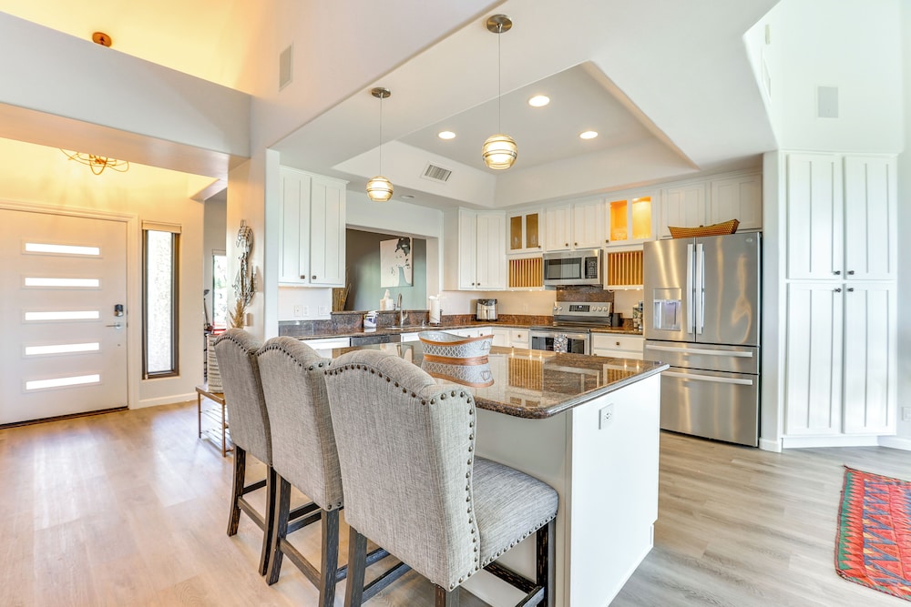 Mtn & City Views: Stunning Villa in Phoenix!