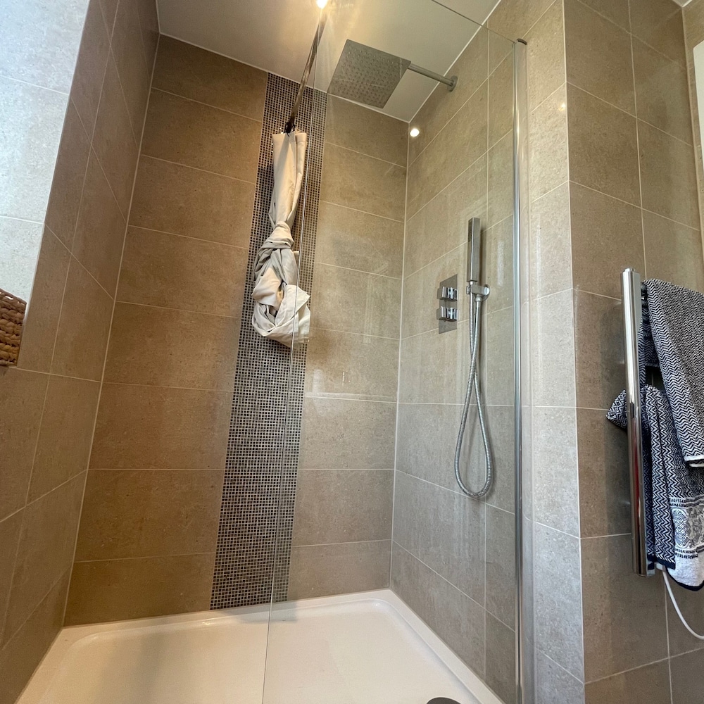 Stylish Modern Apartment in St Albans City