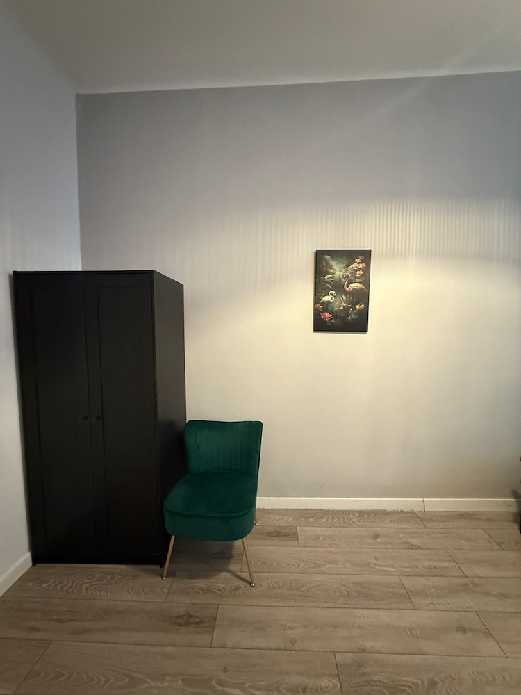 Simple 2BR Near Westbahnhof Station