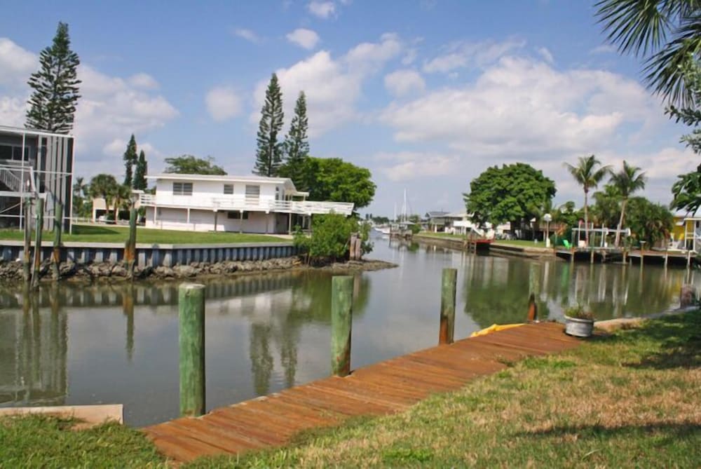 Edgewater Inn