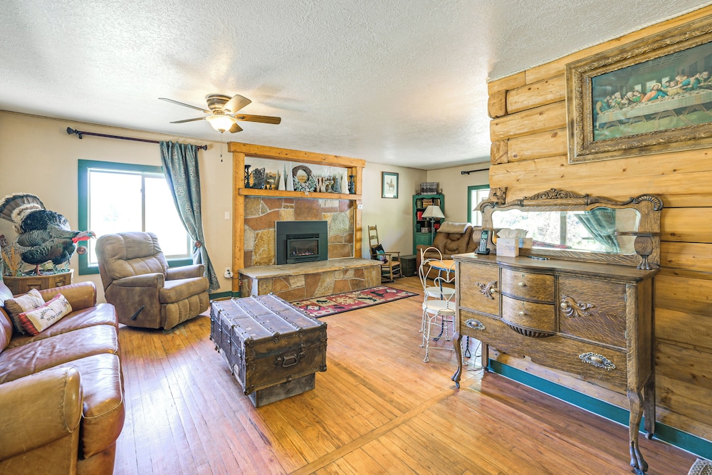 5 Mi to Navajo State Park: Riverfront Cabin!