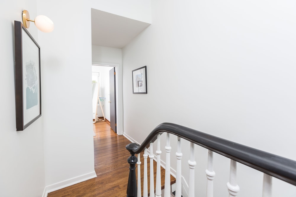 Applewood Suites - Queen West