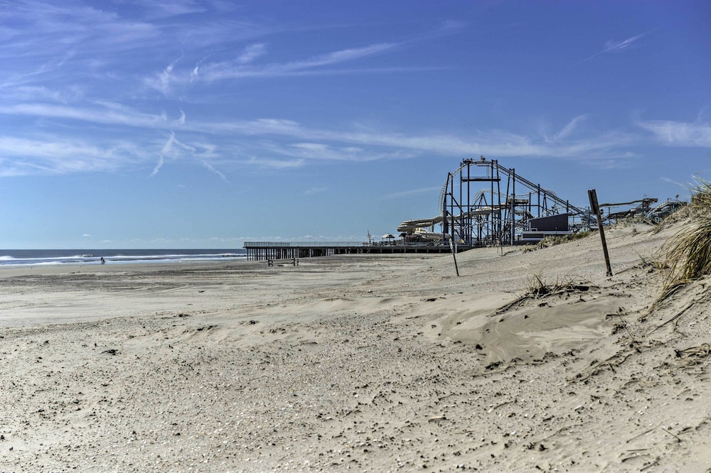 Spacious Wildwood Townhome w/ Covered Balcony view 3