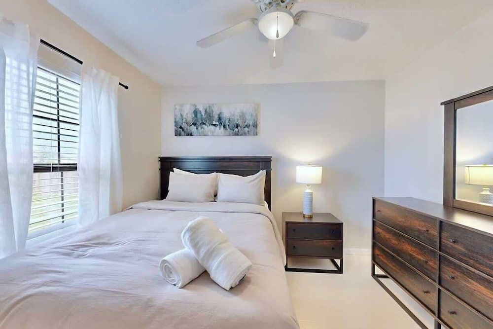 Brooksville Retreat! 3 Bed, 2 Bath!