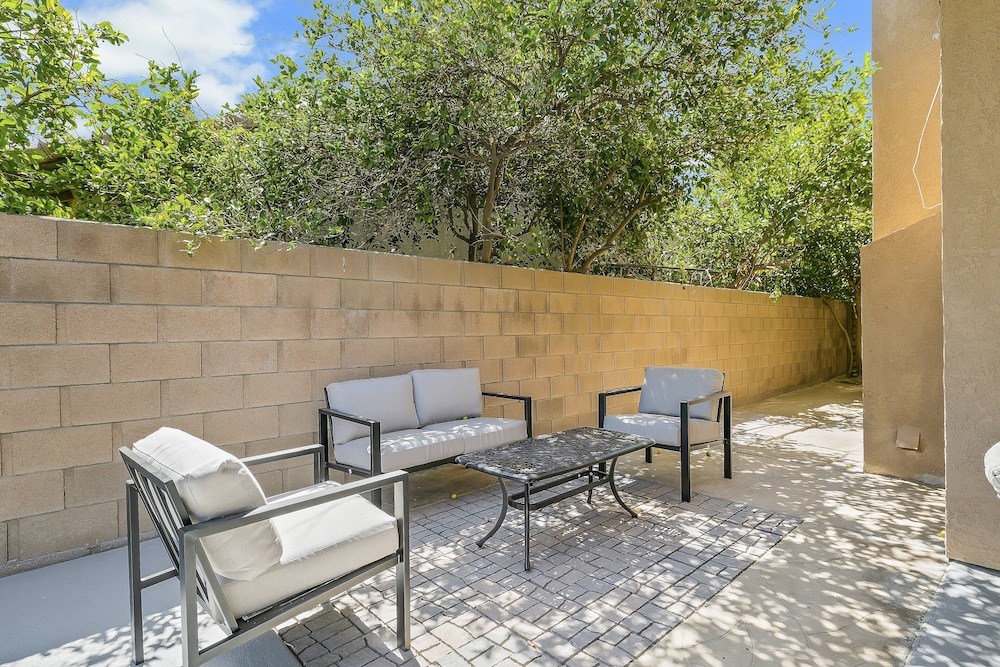 Desert Oasis Retreat Palm Meadows Gem 3 Bedroom Home