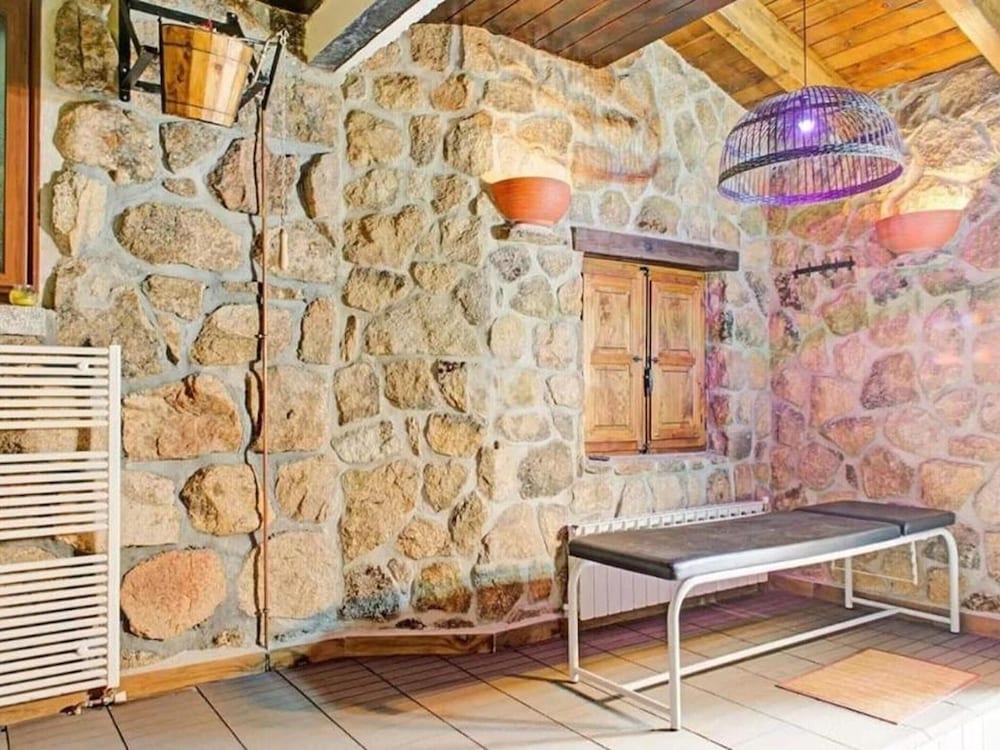 Rural Apartment With Direct Access to the Pool
