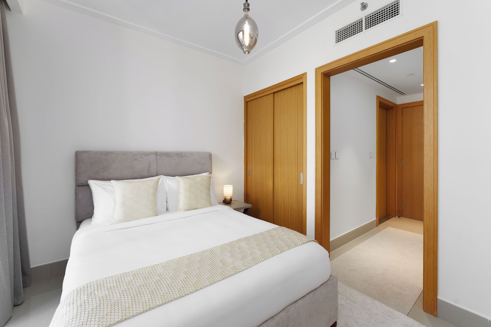 Maison Privee - Ultimate Living with Front-Row Views of Burj Khalifa & Dubai Fountains