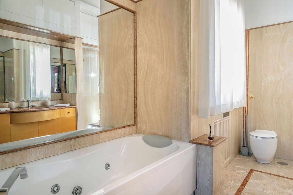 Luxury Levaina Villa, Sleeps 8 on the Amalfi Coast