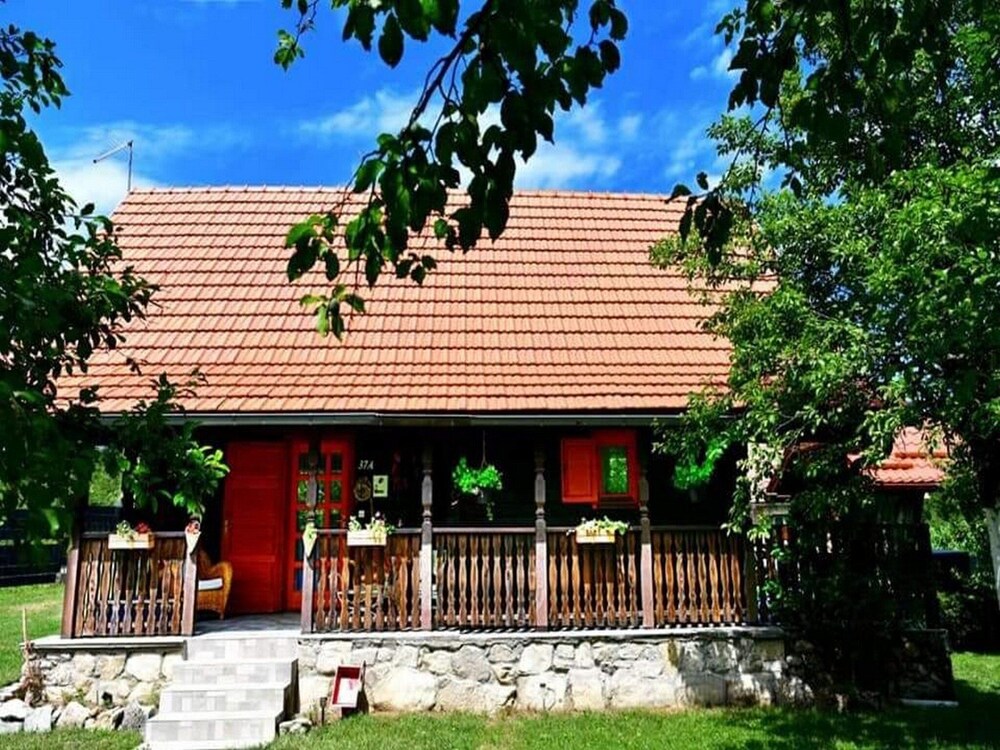 Tetina Kuća view 3