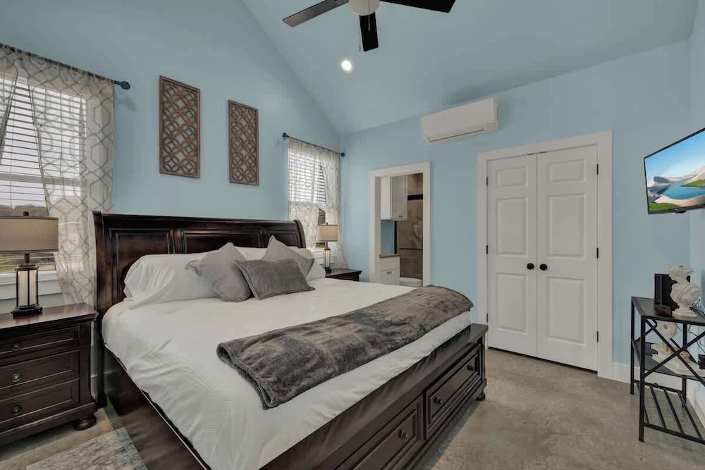Modern Casita With Hot Tub Six Minutes From Main Street
