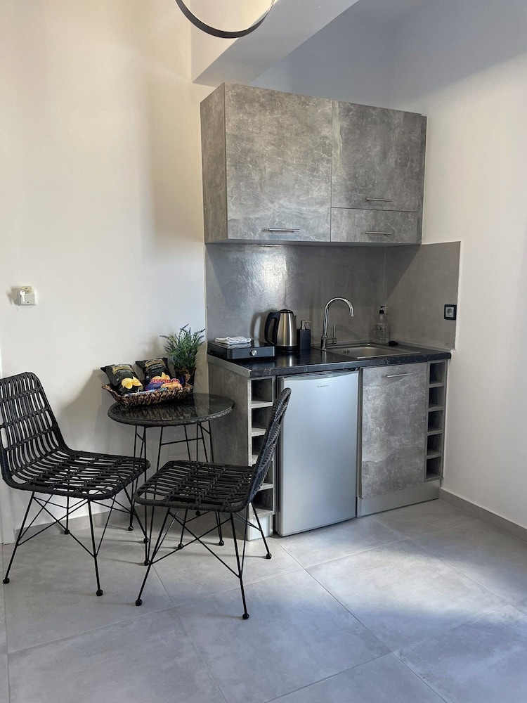 Zoumis Residence