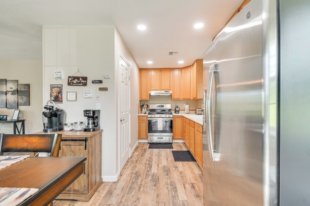 Coulterville Home w/ Gazebo Near Lakes & Hiking!