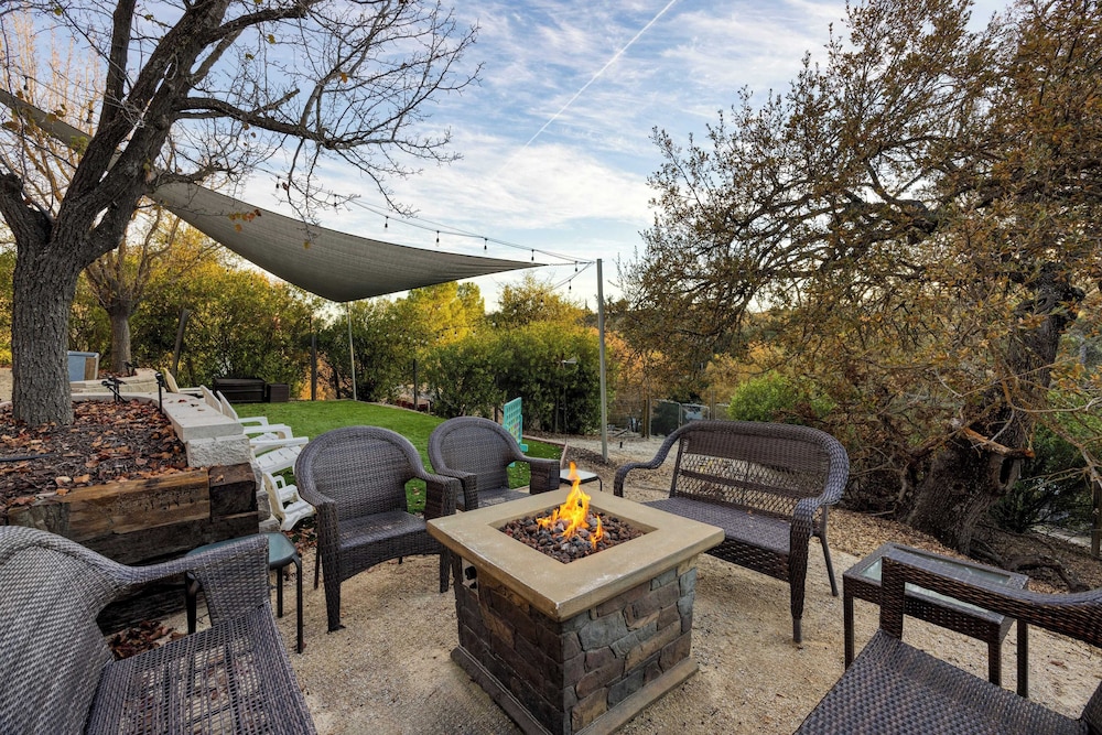 Terrace Hill Modern Paso Robles Escape Near Wineries, Dining, and Hot Springs