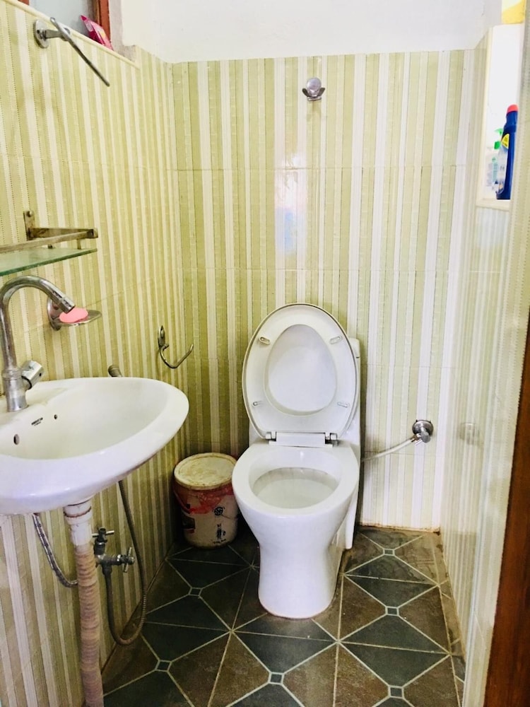 Sara's Backpackers Hotel