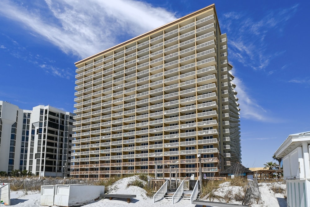 Pelican Beach 1811 1 Bedroom Condo by RedAwning