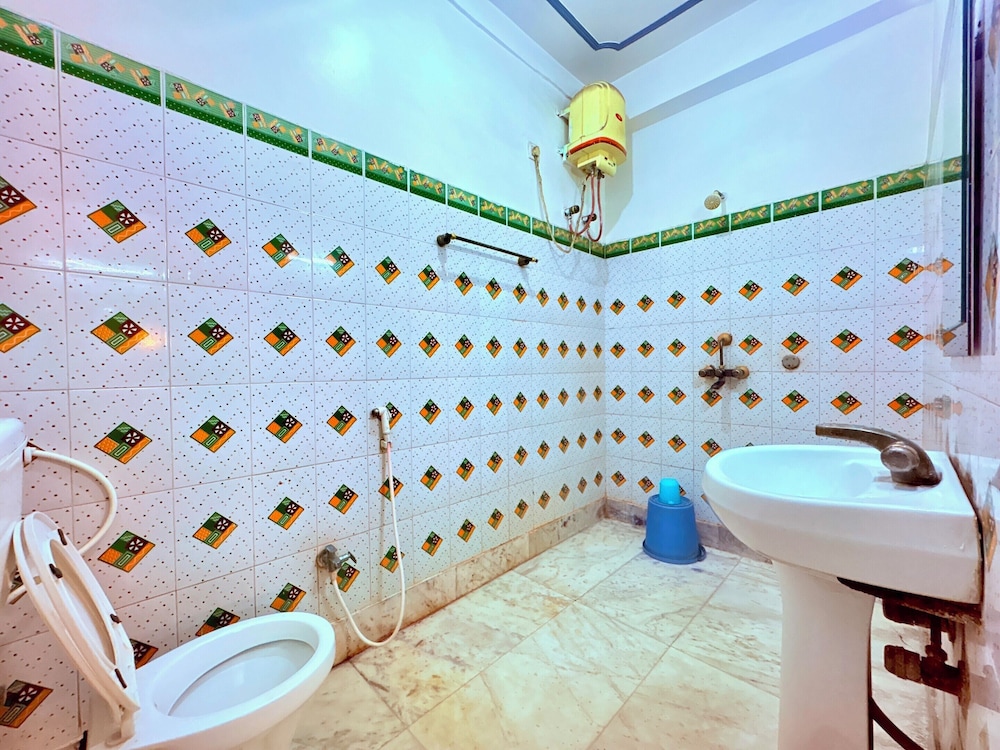 Binapani Hotel & Restaurant Tarapith