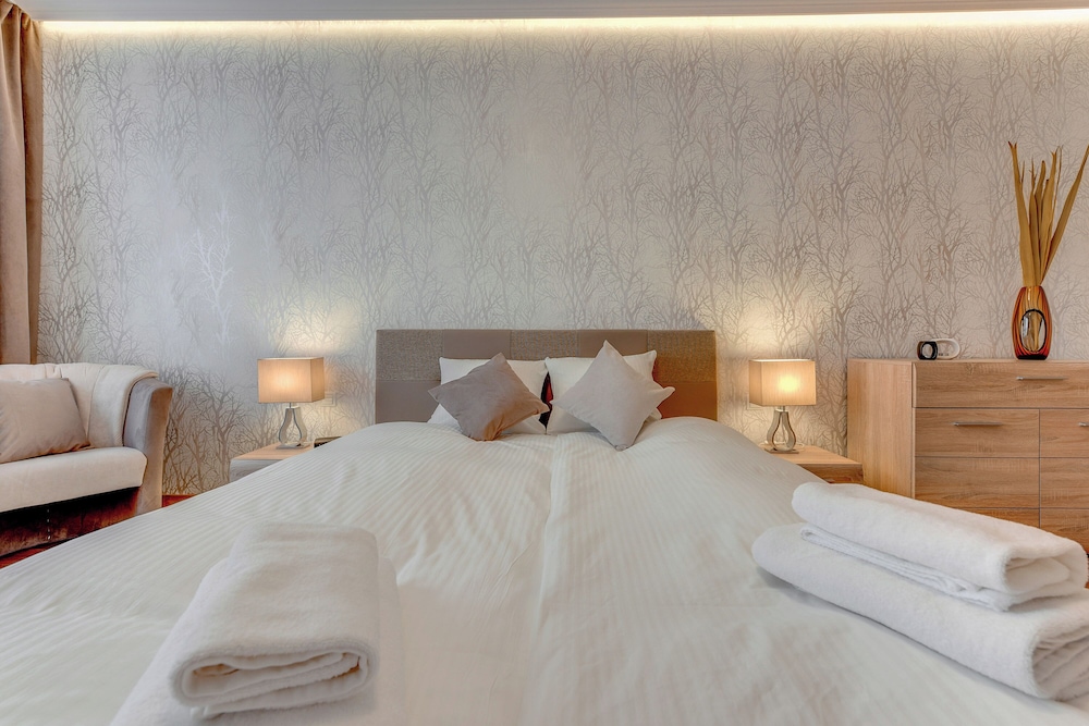 Aura - Riverside & Parking by Downtown Apartments