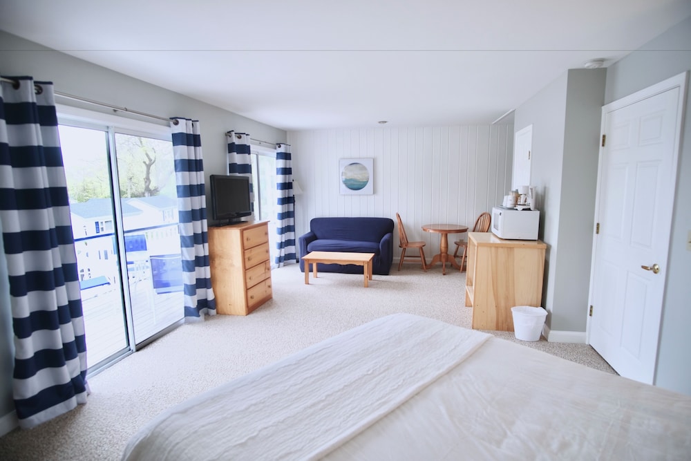Glenmoor By the Sea