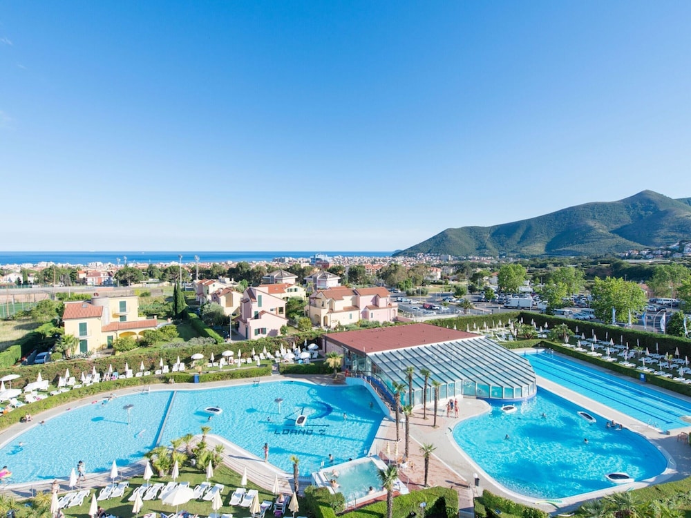 Tastefully Furnished Apartment Near the Sea view 4