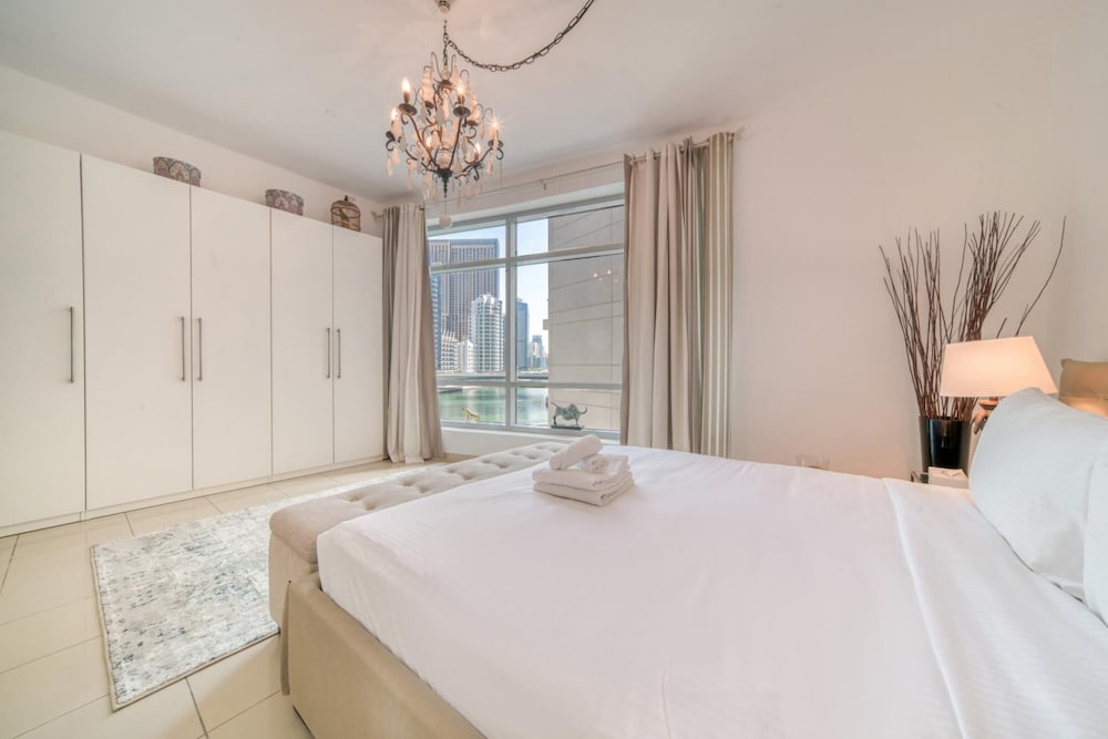 Enchanting 1BR w Balcony Overlooking Dubai Marina