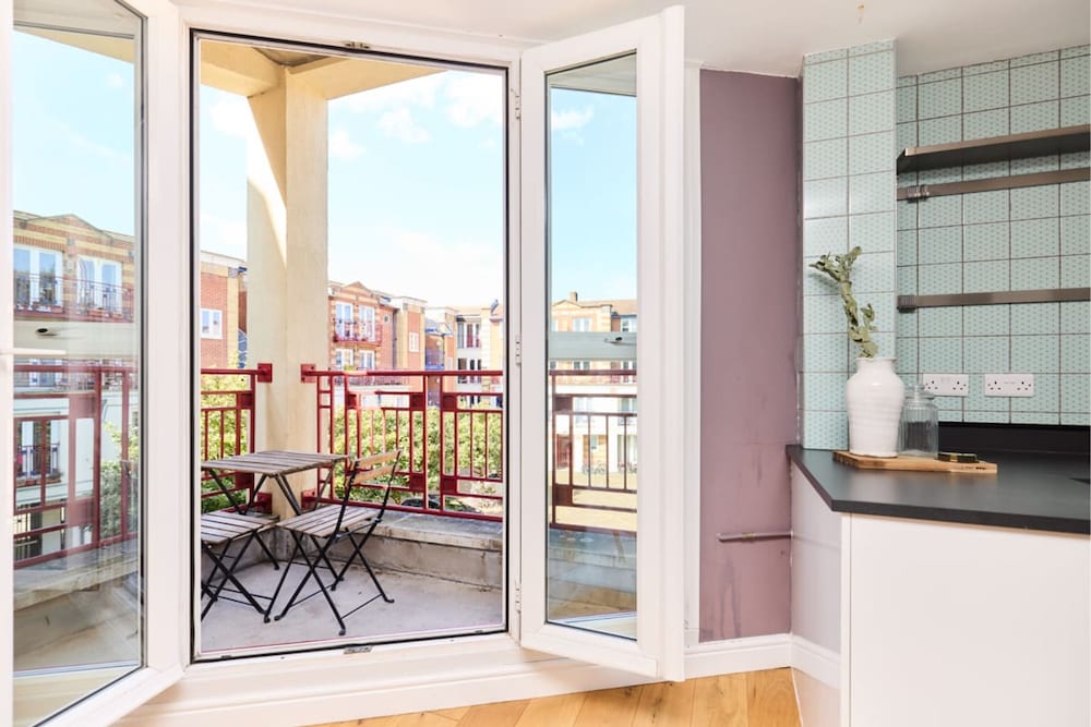 The Brunswick Retreat - Warm 3bdr Flat With Balcony