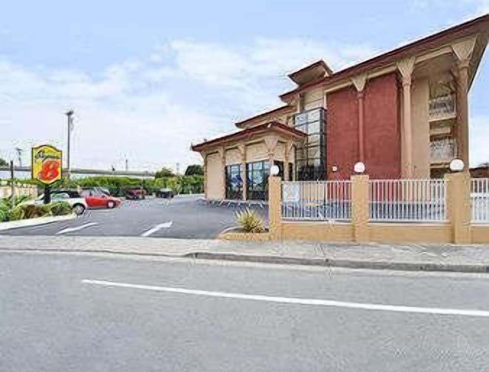 Super 8 by Wyndham Vallejo/Napa Valley view 2
