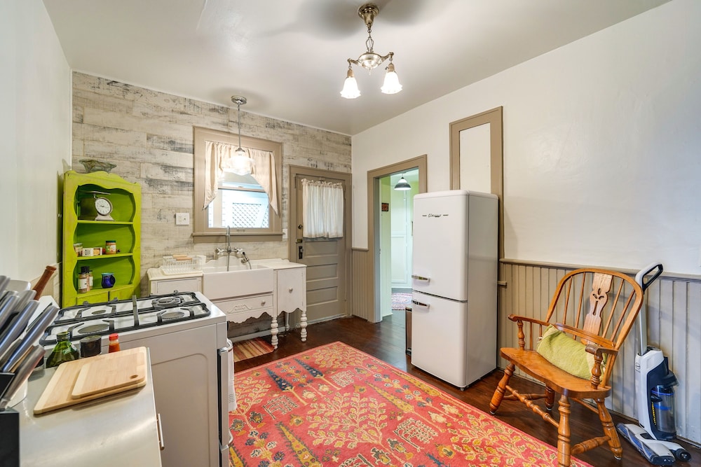 Charming La Conner Vacation Home w/ Fireplace! view 2