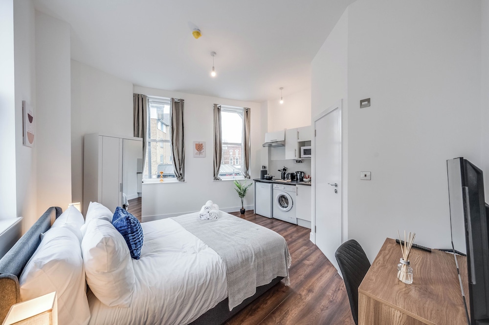 Camberwell High Spec 6-Studio Unit Block