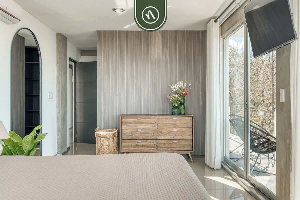 3 BR Condo - Panoramic Views - 5 Min to Downtown