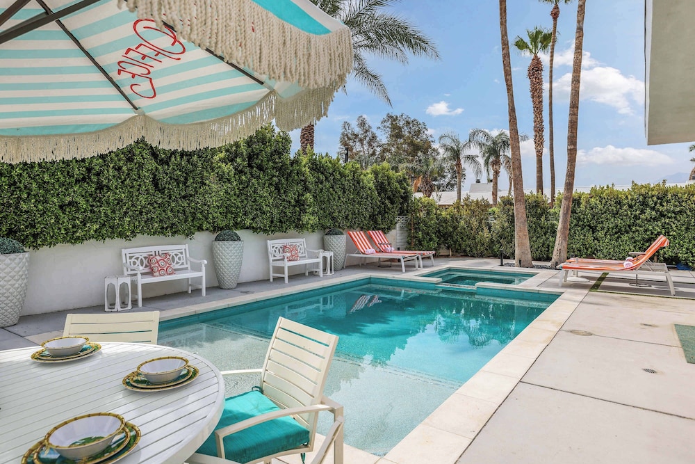 Villa L'orange Pool and Hot Tubs