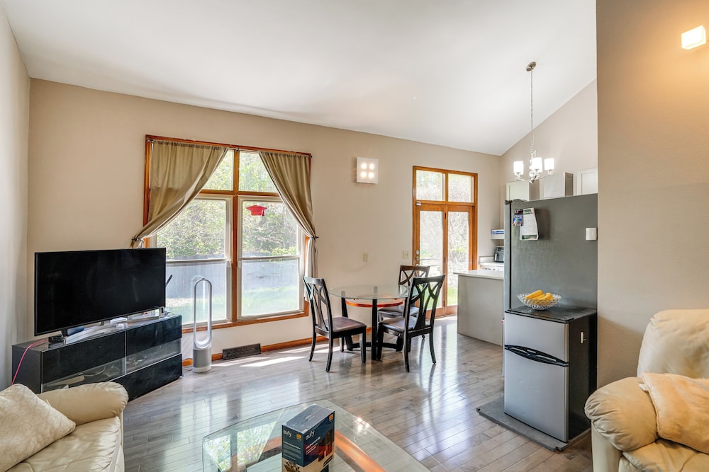 Private Yard & Grill: Quiet Getaway Near Albany!